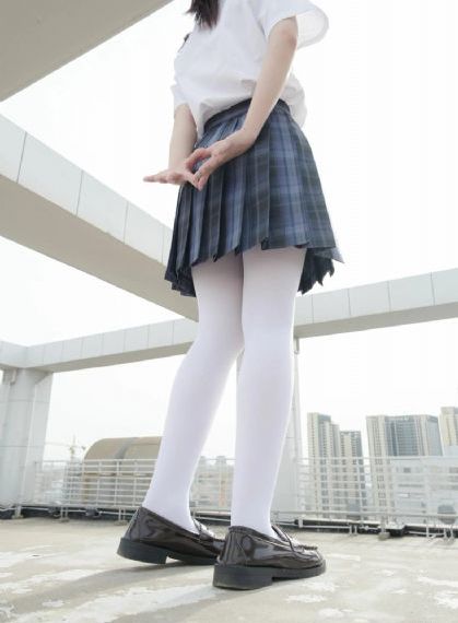 美女衣服被撕开_1080P影视在线观看